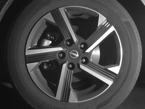 Used 2025 Nissan Sentra SV FWD image 9