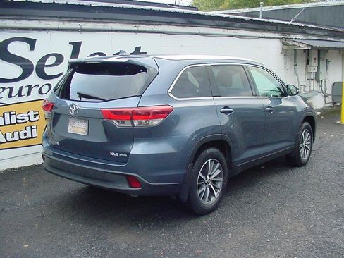 Used 2019 Toyota Highlander XLE image 2