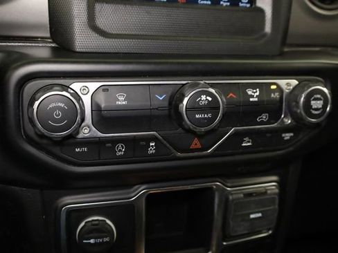 Used 2022 Jeep Wrangler Unlimited Sport image 32