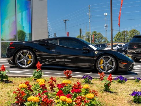 Used 2019 Ferrari 488 GTB RWD image 10