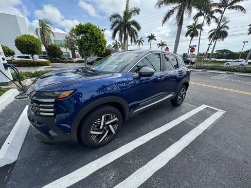 Certified 2025 Nissan Kicks SV FWD image 2