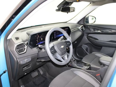 Used 2025 Chevrolet TrailBlazer LS w/ LS Convenience Package FWD image 21