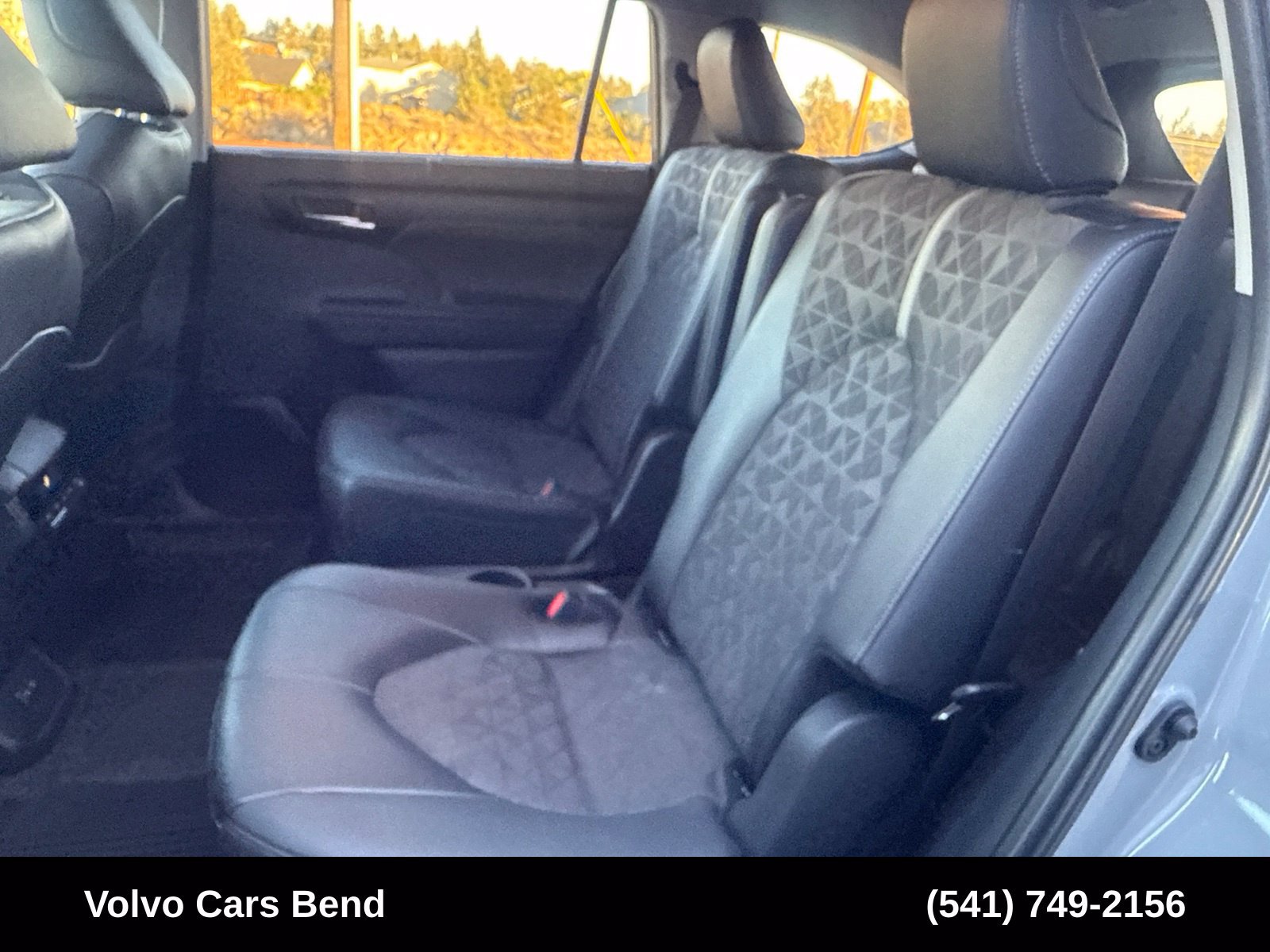 Used 2025 Toyota Highlander XLE AWD/4WD image 21