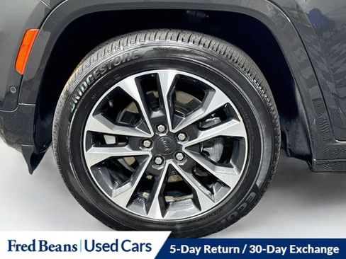 Used 2023 Jeep Grand Cherokee L Overland w/ Luxury Tech Group IV AWD/4WD image 39