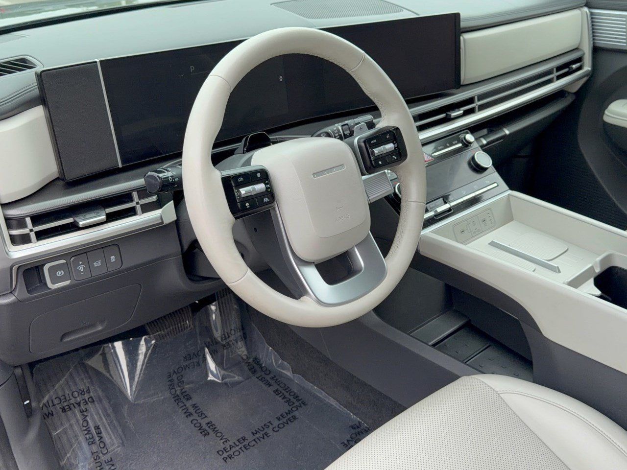 Used 2025 Hyundai Santa Fe SEL FWD image 4
