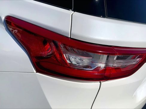 Used 2020 Chevrolet Traverse LT w/ LT Premium Package image 29