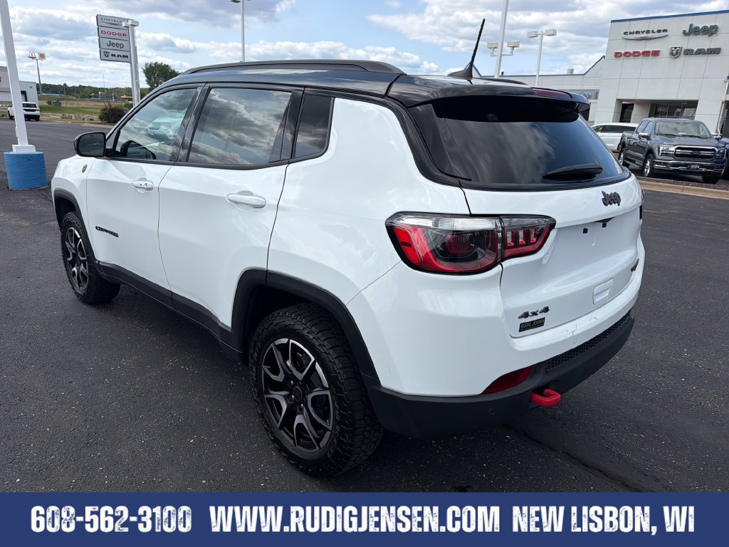 Used 2025 Jeep Compass Trailhawk AWD/4WD image 3