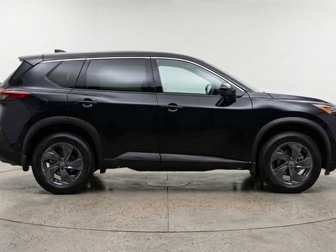 Used 2025 Nissan Rogue SV image 11