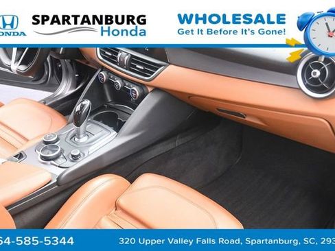 Used 2017 Alfa Romeo Giulia Ti w/ TI 19" Sport Package RWD image 21