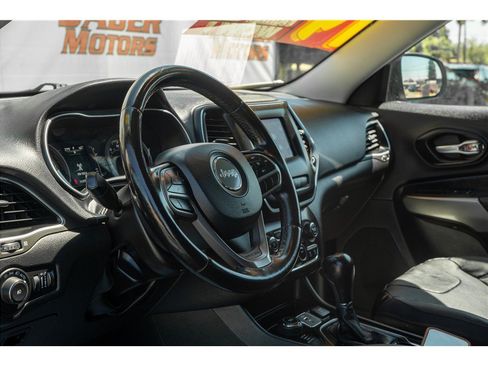 Used 2021 Jeep Cherokee Latitude Lux w/ Mopar Interior Package AWD/4WD image 27