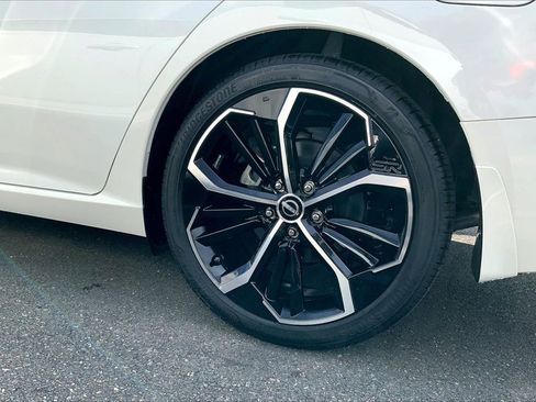 Certified 2024 Nissan Altima 2.5 SR w/ SR Premium Package image 8