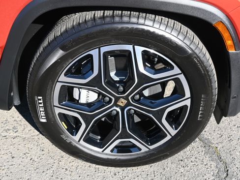 Used 2025 Rivian R1T Adventure image 20