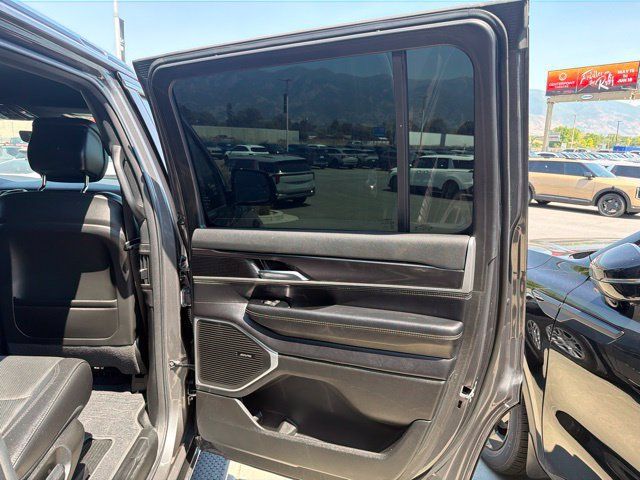 Used 2023 Jeep Wagoneer 4WD w/ HD Trailer Tow Package image 31