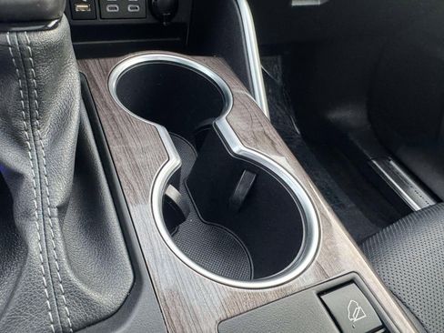 Used 2024 Toyota Highlander Platinum image 48