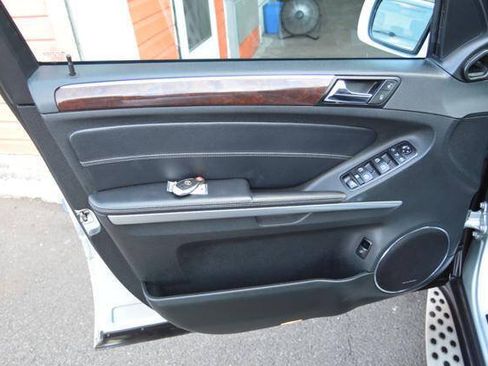 Used 2008 Mercedes-Benz GL 550 4MATIC image 32