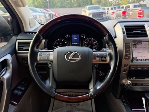 Used 2017 Lexus GX 460 Premium AWD/4WD image 25