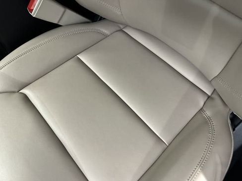 Used 2023 Ford Explorer XLT w/ Equipment Group 202A image 7