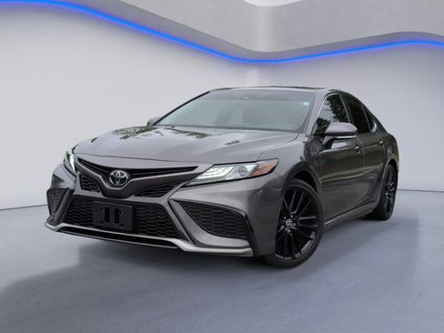 Used 2024 Toyota Camry XSE FWD image 2