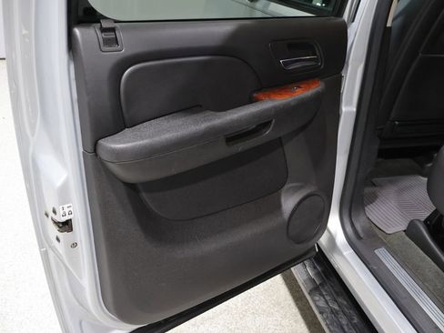 Used 2013 Chevrolet Avalanche LTZ AWD/4WD image 20