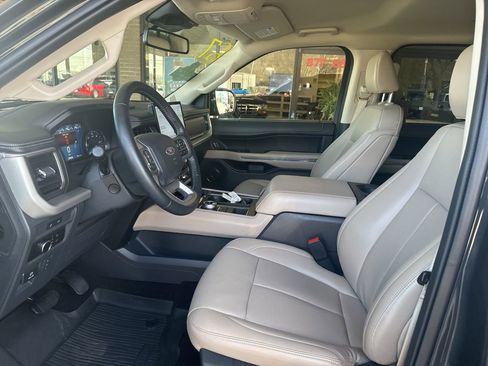 Certified 2023 Ford Expedition XLT RWD image 8