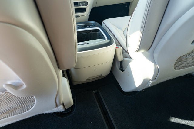 Used 2020 Chrysler Pacifica Limited FWD image 33
