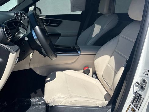 Used 2025 Mercedes-Benz GLC 350e 4MATIC image 8