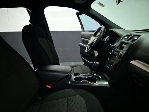 Used 2019 Ford Explorer XLT image 60