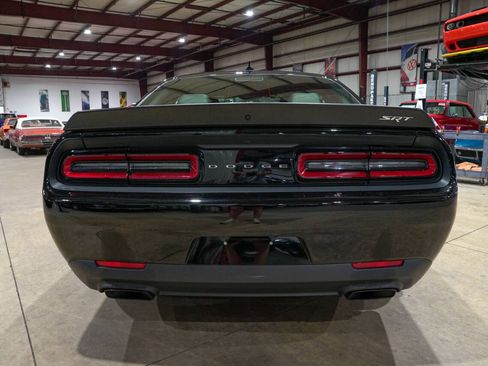 Used 2016 Dodge Challenger SRT Hellcat RWD image 7