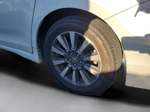 Used 2019 Toyota Sienna Limited image 15