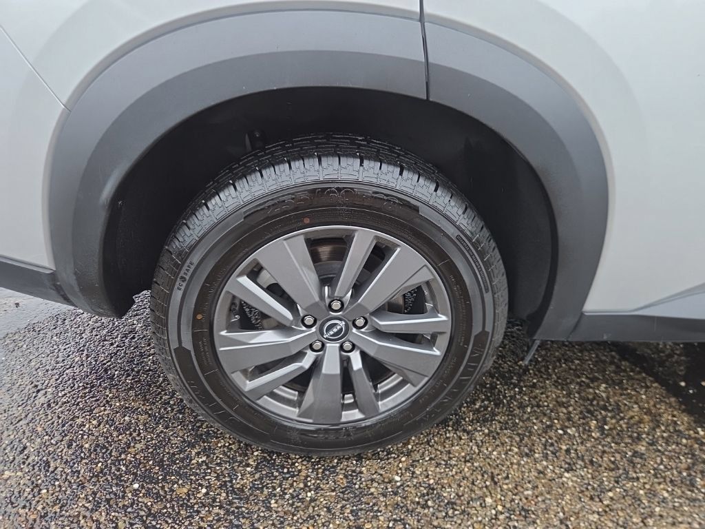 Used 2024 Nissan Pathfinder SV AWD/4WD image 14