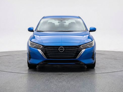 Used 2025 Nissan Sentra SV FWD image 2