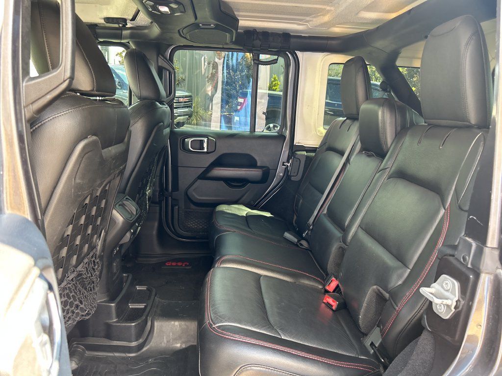 Used 2018 Jeep Wrangler Unlimited Rubicon w/ LED Lighting Group AWD/4WD image 13