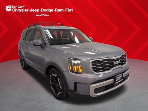 Used 2025 Kia Telluride S AWD/4WD image 1