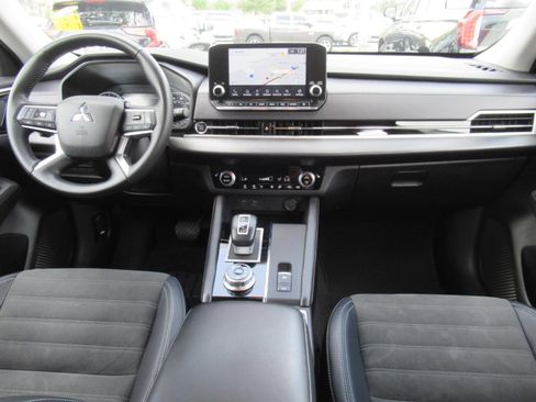 Used 2023 Mitsubishi Outlander SE AWD/4WD image 12