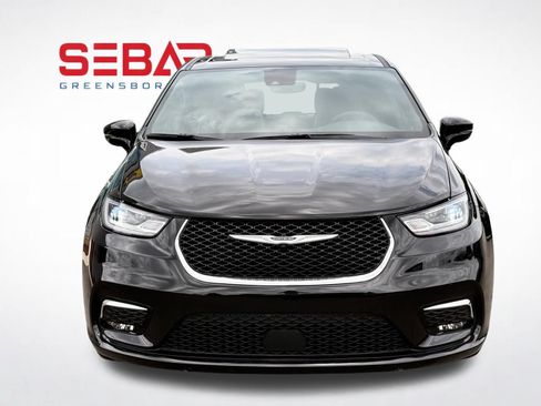 Used 2026 Chrysler Pacifica Limited FWD image 6