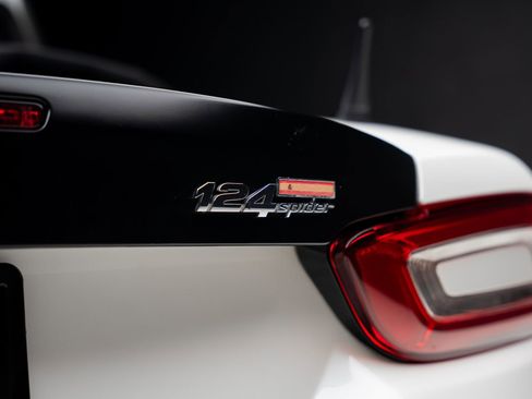 Used 2019 FIAT 124 Spider Abarth w/ Convenience Group RWD image 33
