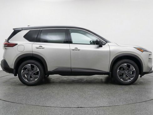 Used 2025 Nissan Rogue SV FWD image 11