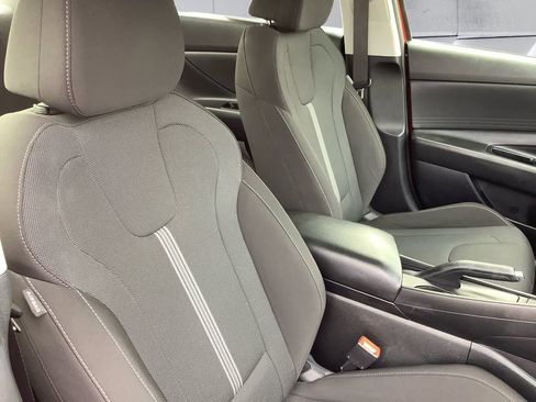 Used 2022 Hyundai Elantra SE image 14