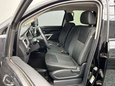 Used 2019 Nissan Titan SV AWD/4WD image 9