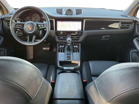 Used 2022 Porsche Macan image 16