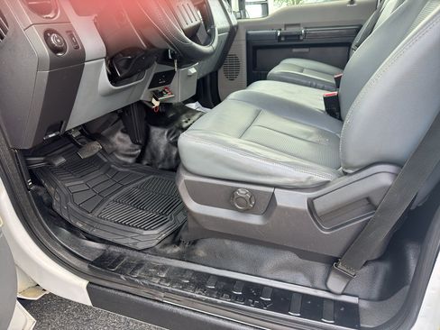 Used 2015 Ford F550 4x4 Regular Cab Super Duty image 11
