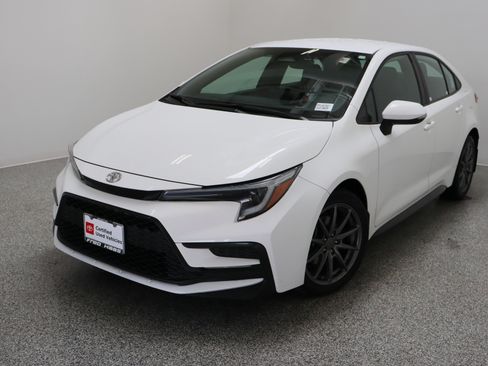 Certified 2023 Toyota Corolla SE FWD image 2