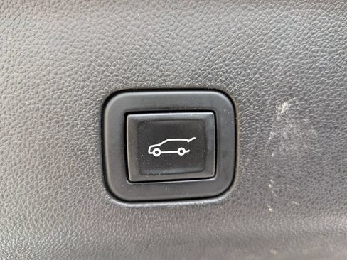 Used 2023 GMC Yukon Denali AWD/4WD image 32