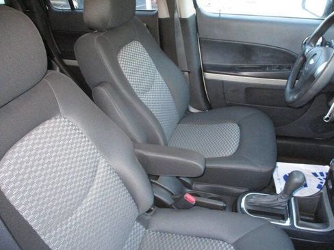 Used 2010 Chevrolet HHR LS image 19