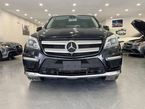 Used 2013 Mercedes-Benz GL 550 4MATIC image 2