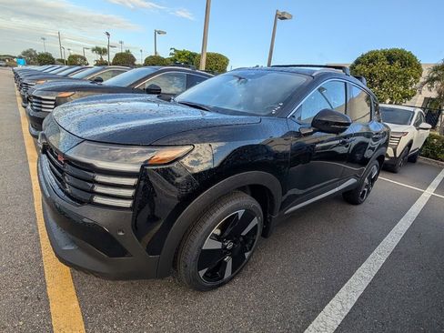 New 2025 Nissan Kicks SR FWD image 4