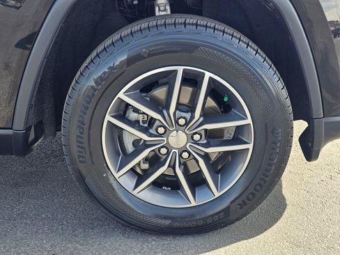 Used 2018 Jeep Grand Cherokee Limited AWD/4WD image 9