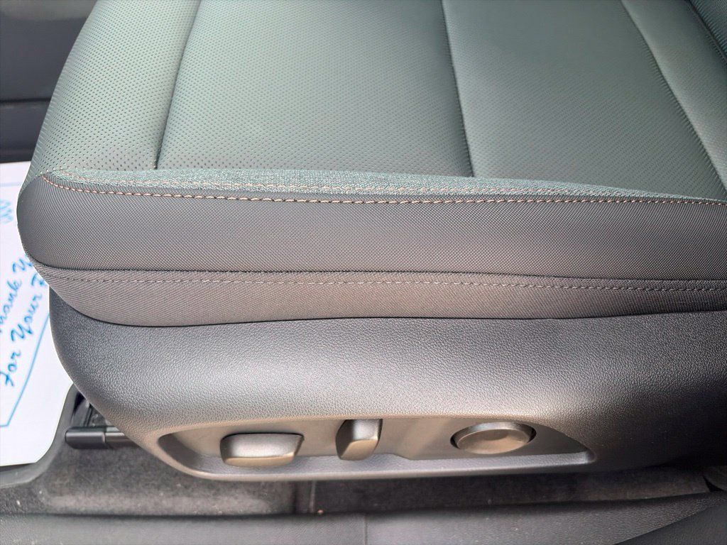 New 2027 GMC Terrain AT4 w/ Technology Package II AWD/4WD image 18