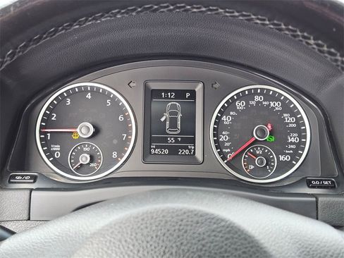 Used 2018 Volkswagen Tiguan Limited w/ Premium Package image 17