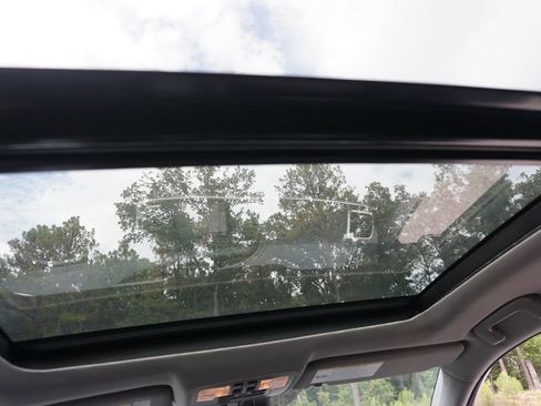 Used 2015 Toyota Highlander Limited Platinum FWD image 12